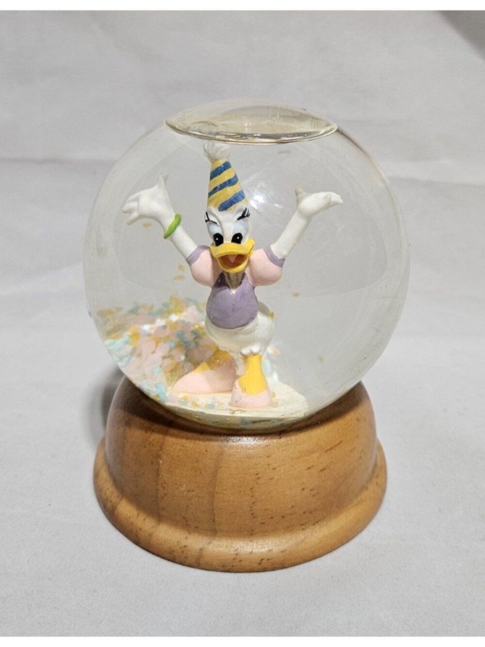 Disney Daisy Duck Crystal Snow Globe Vintage New England Collectors Society 1989